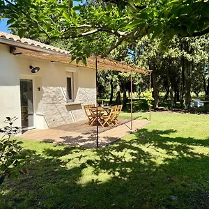 Maisonnette Avec Petite Foret Hébergement de vacances